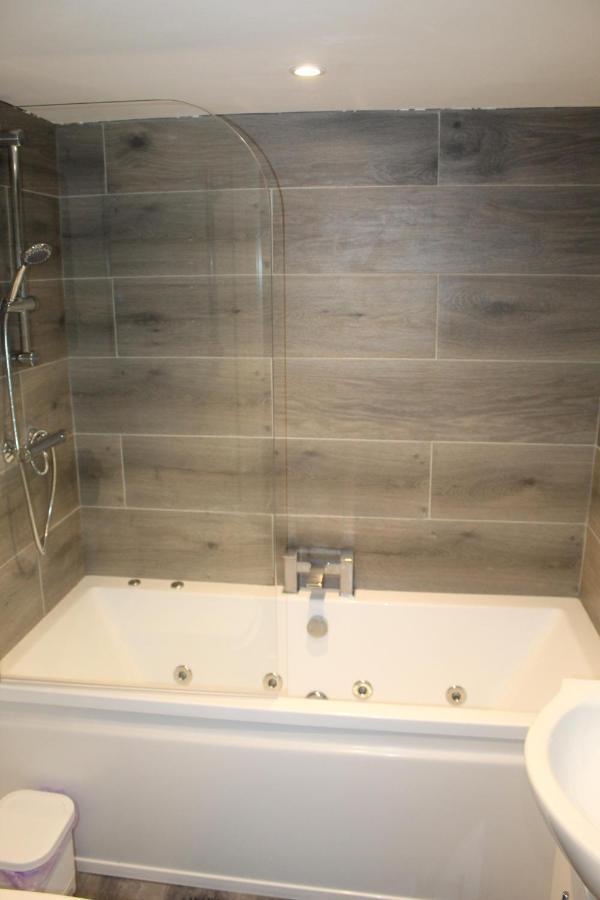 Albert Luxury Hottub & Jacuzzi Apartments بلاكبول المظهر الخارجي الصورة